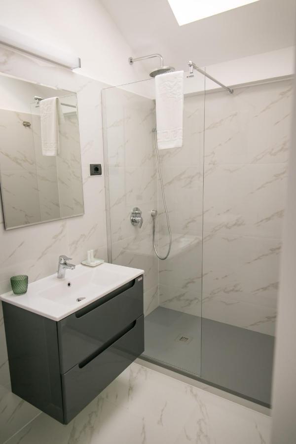 May Residence Dumbravita  المظهر الخارجي الصورة