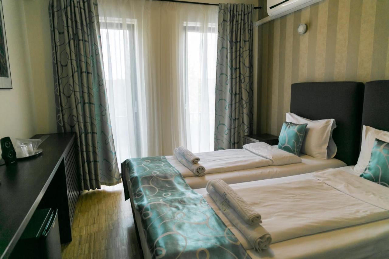 May Residence Dumbravita  المظهر الخارجي الصورة